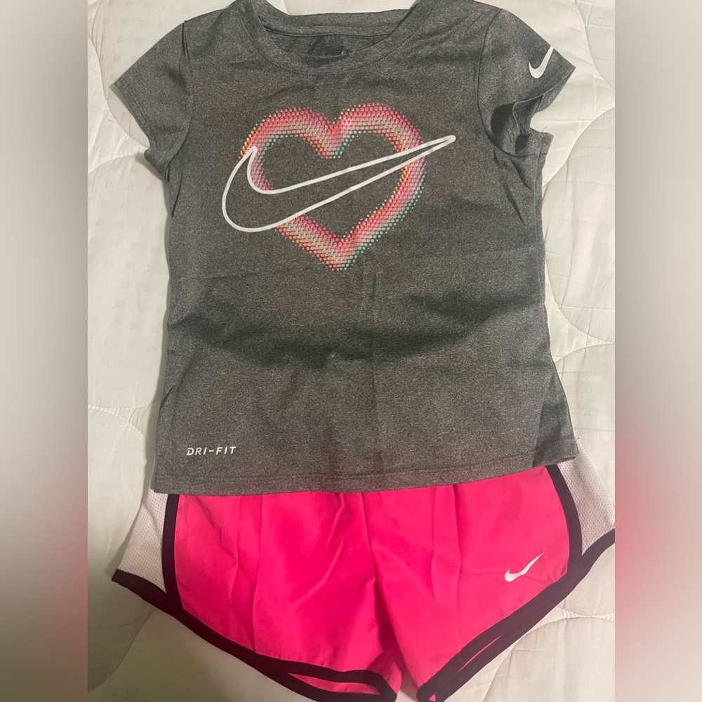 Girls Nike Lot some BNWT size 6